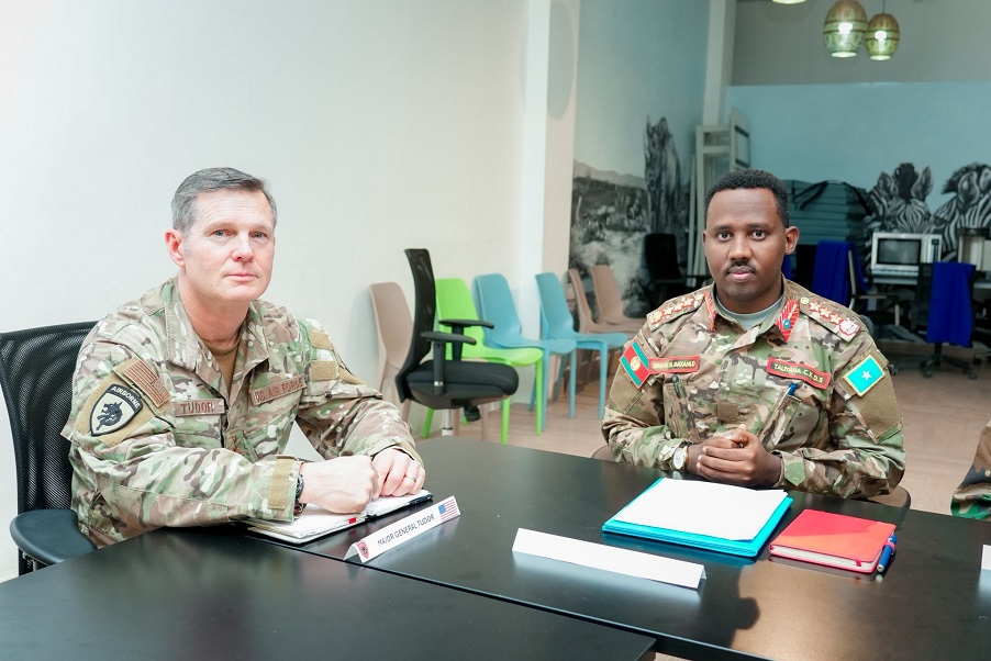 Taliyaha CXD oo la kulmay Taliyaha SOCAF.jpg